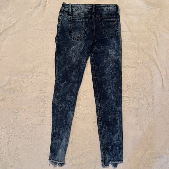 VIP Distressed Jeans Bundle - Picture 7 of 8